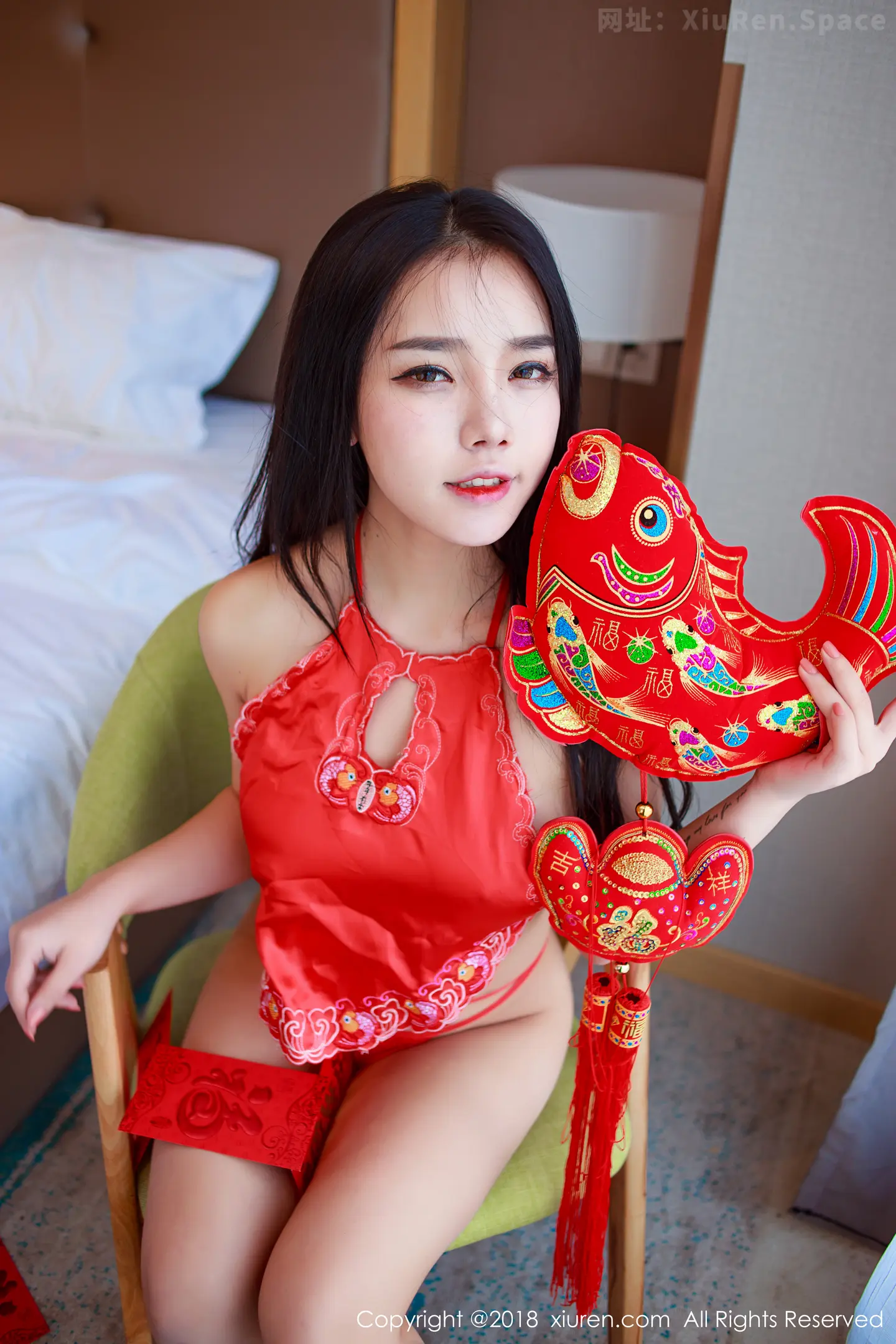 图片[2]-[XiuRen秀人网]VOL.921 嫩模夏雪爱红肚兜配红色丁字裤大尺度半脱秀美乳诱惑写真54P-秀人网官方网站